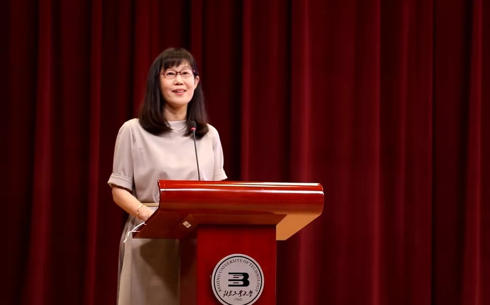 中国农科院华东农业创新研究院院长、北京中环易达设施园艺科技有限公司董事长魏灵玲宣讲 