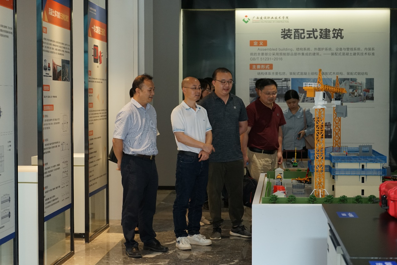 陈宜虎院长一行考察伟德国际官网实训基地