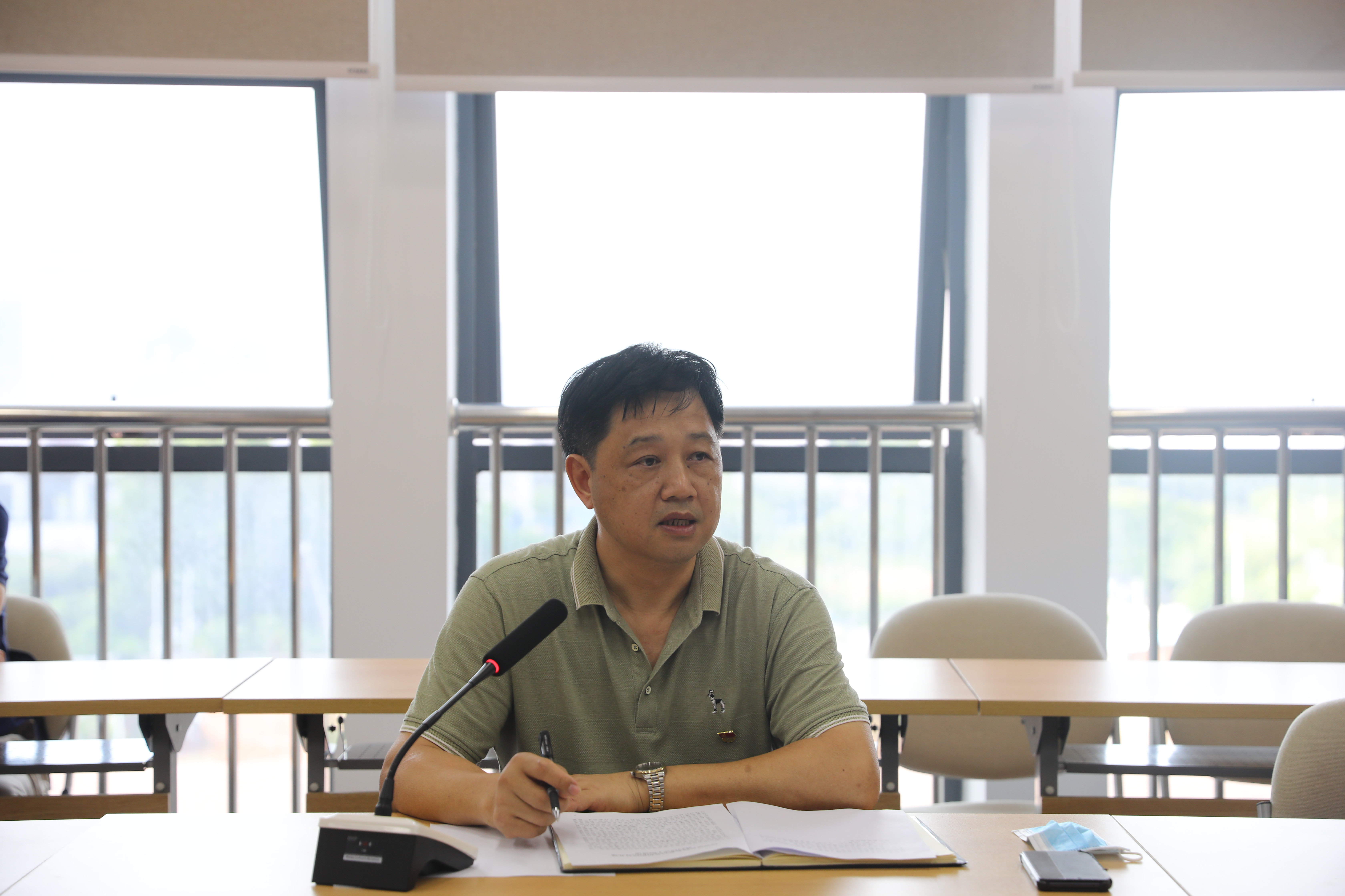 学院党委副书记曾繁雄讲话