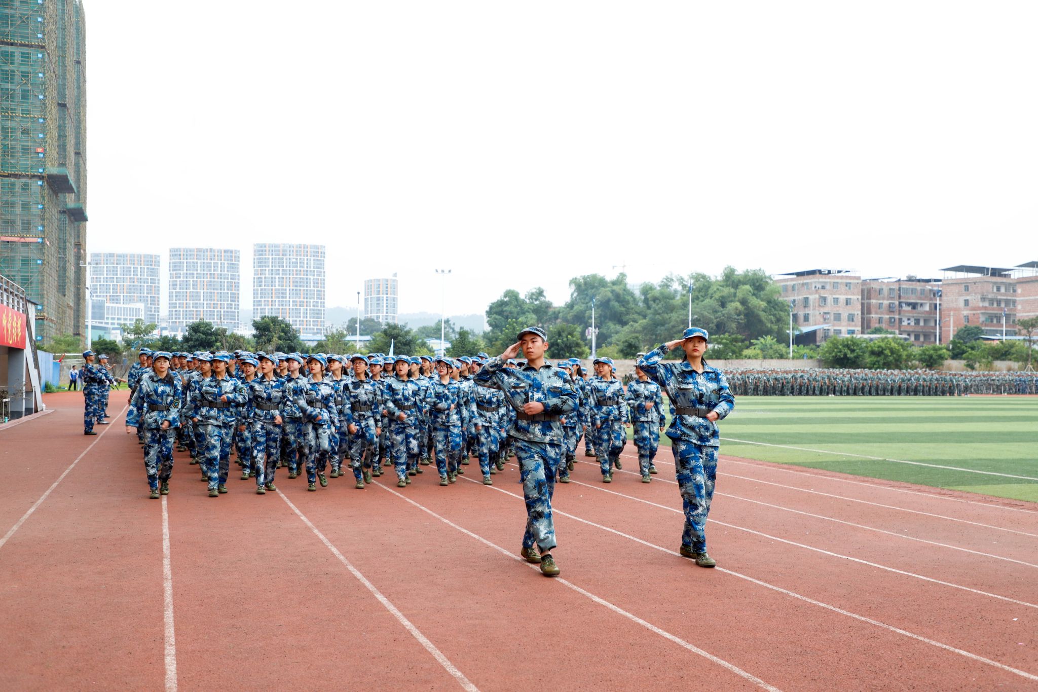 2019级新生军训会操表演暨总结表彰大会现场