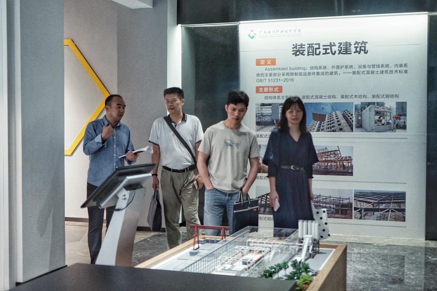 许胜才副处长一行参观伟德国际官网BIM中心和装配式建筑实训基地