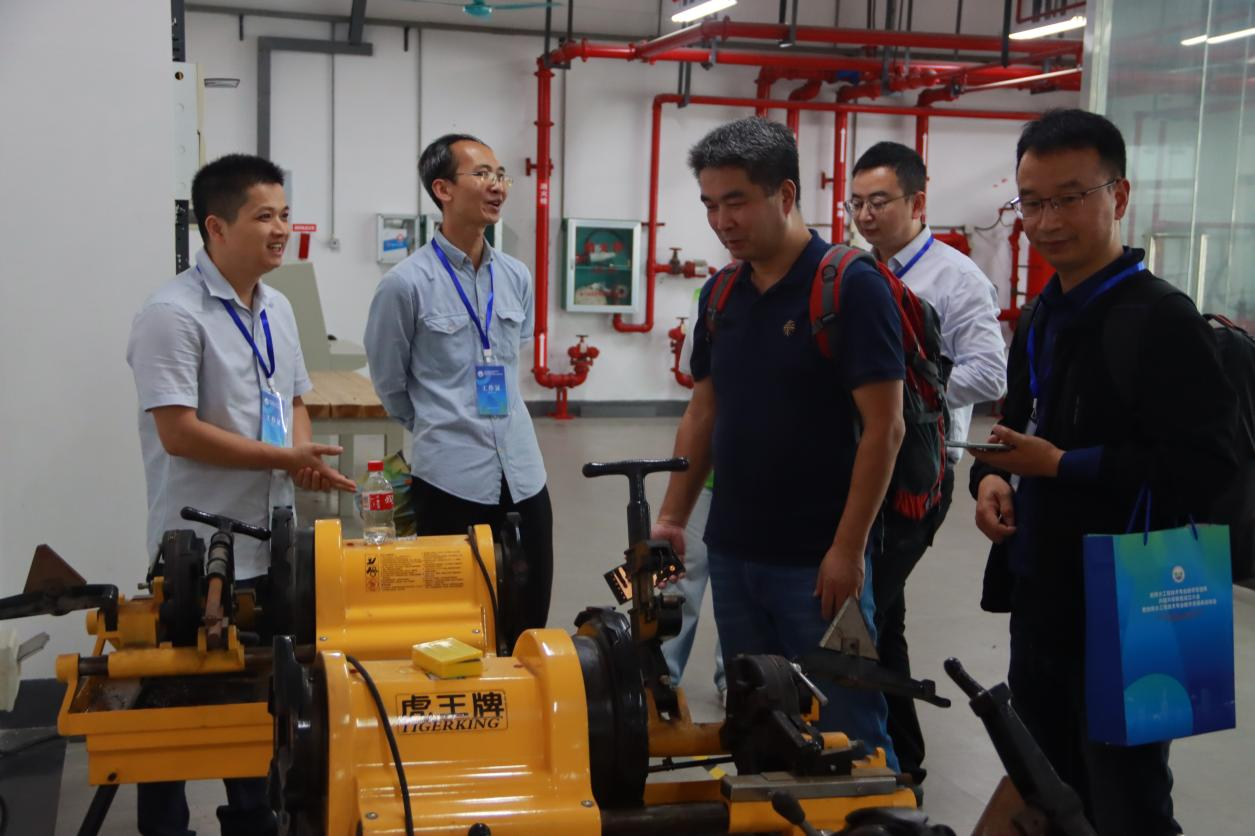 与会代表参观伟德国际官网消防实训基地