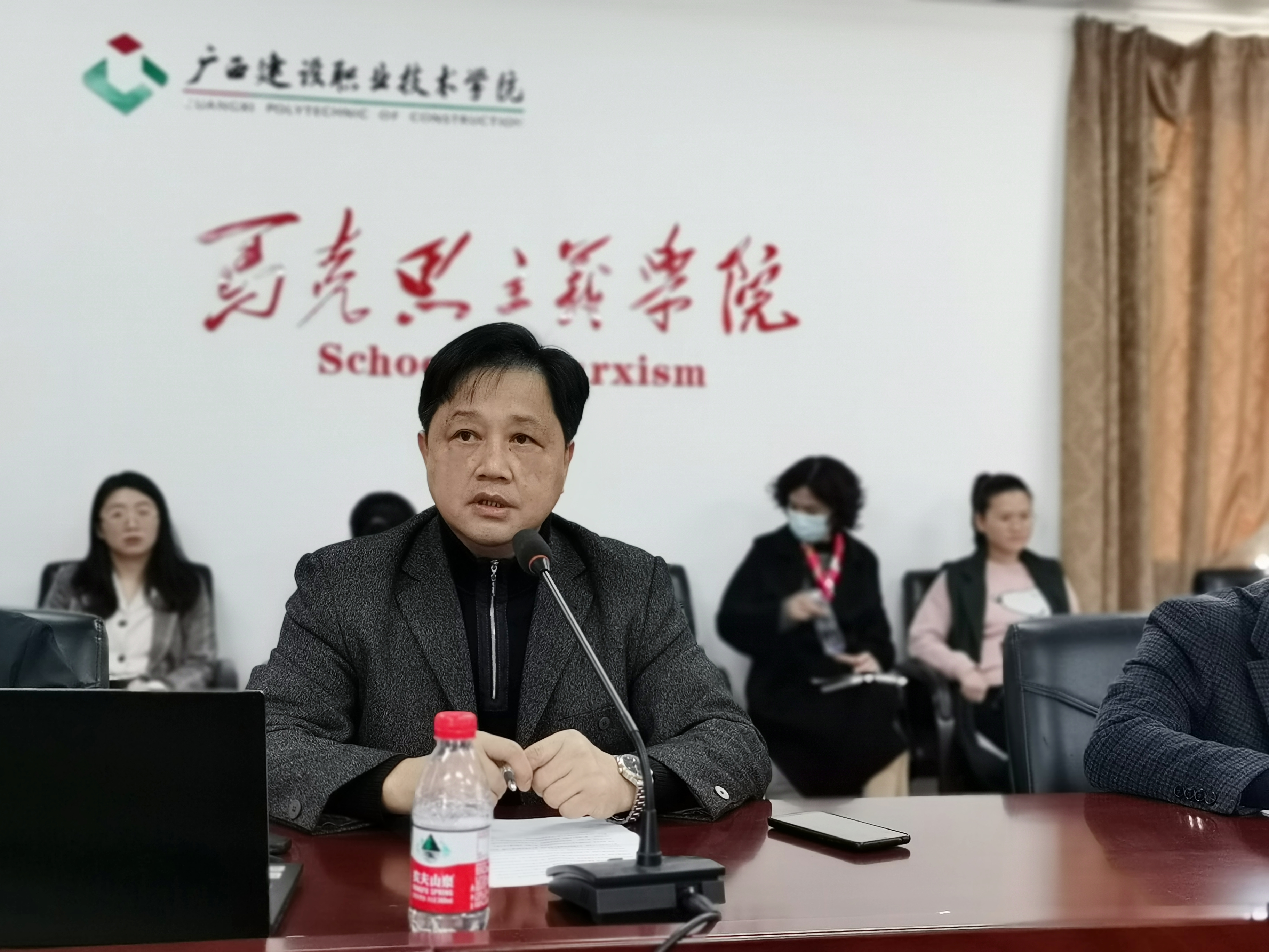 学校党委副书记曾繁雄参加会议并发言