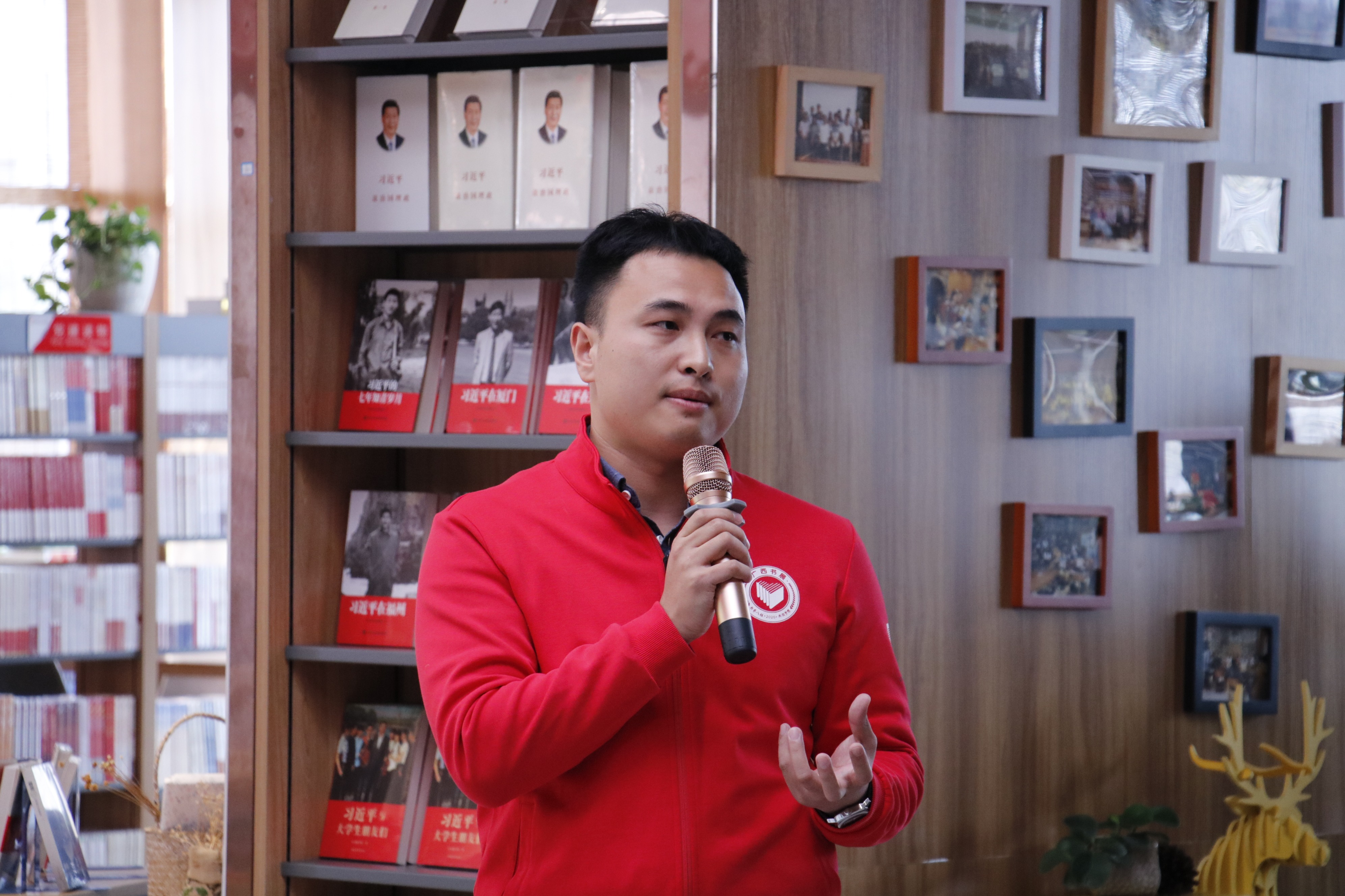 广西新华书店集团传文大中专教材有限公司副总经理唐彬富分享抗美援朝战争由来