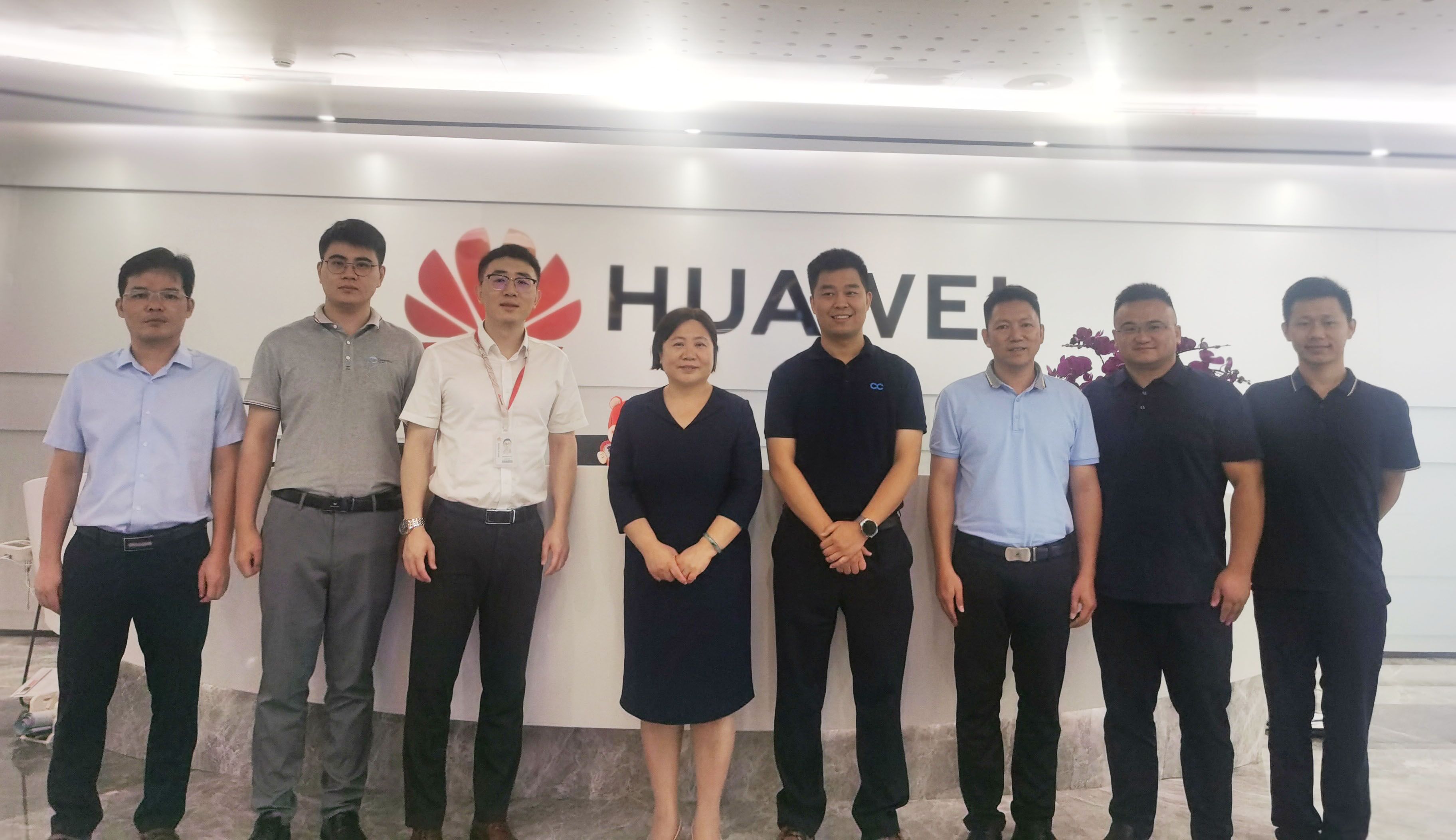 校企双方合影留念