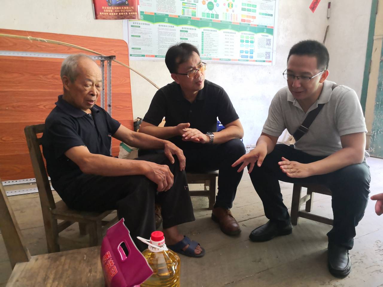 管理工程系党总支书记蔡明礼慰问帮扶对象