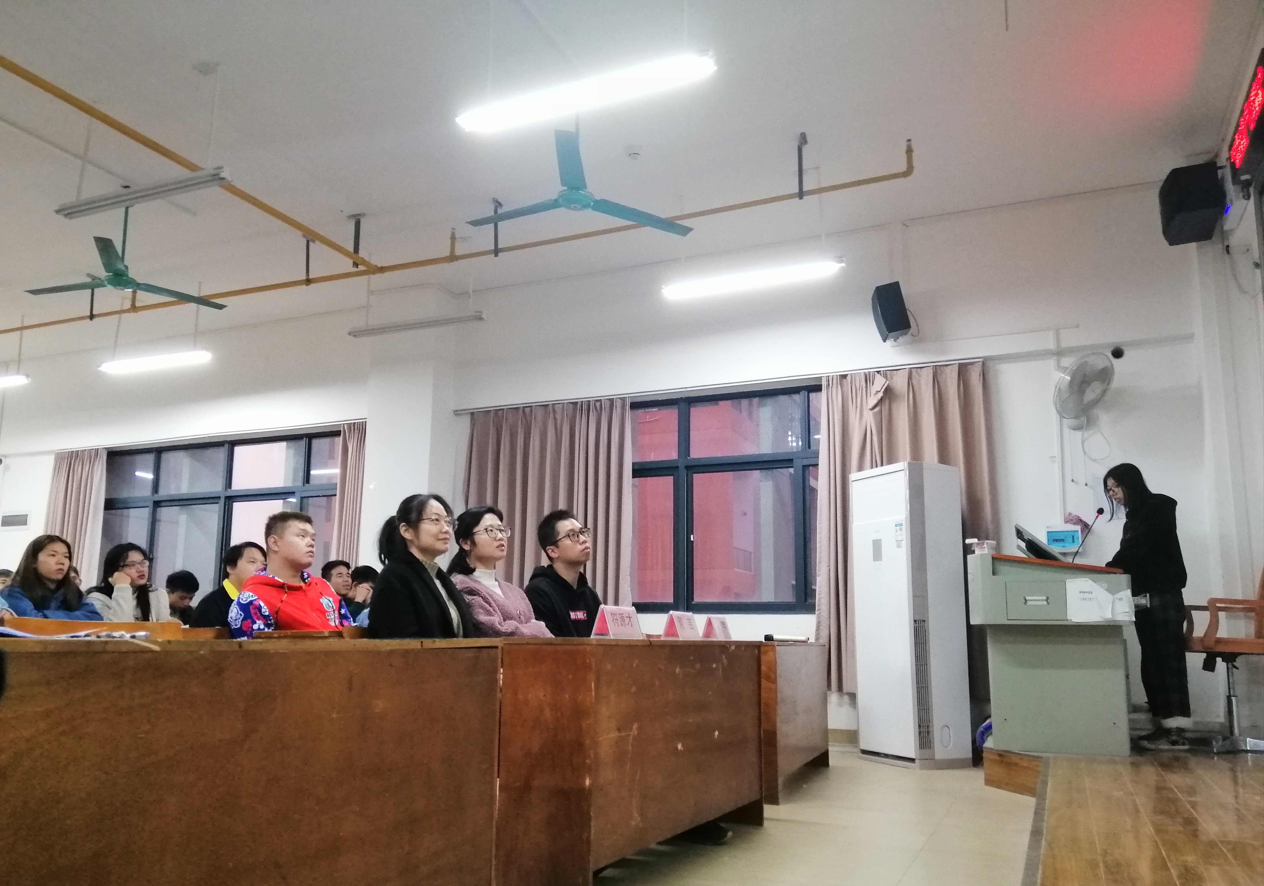 出席会议的老师们