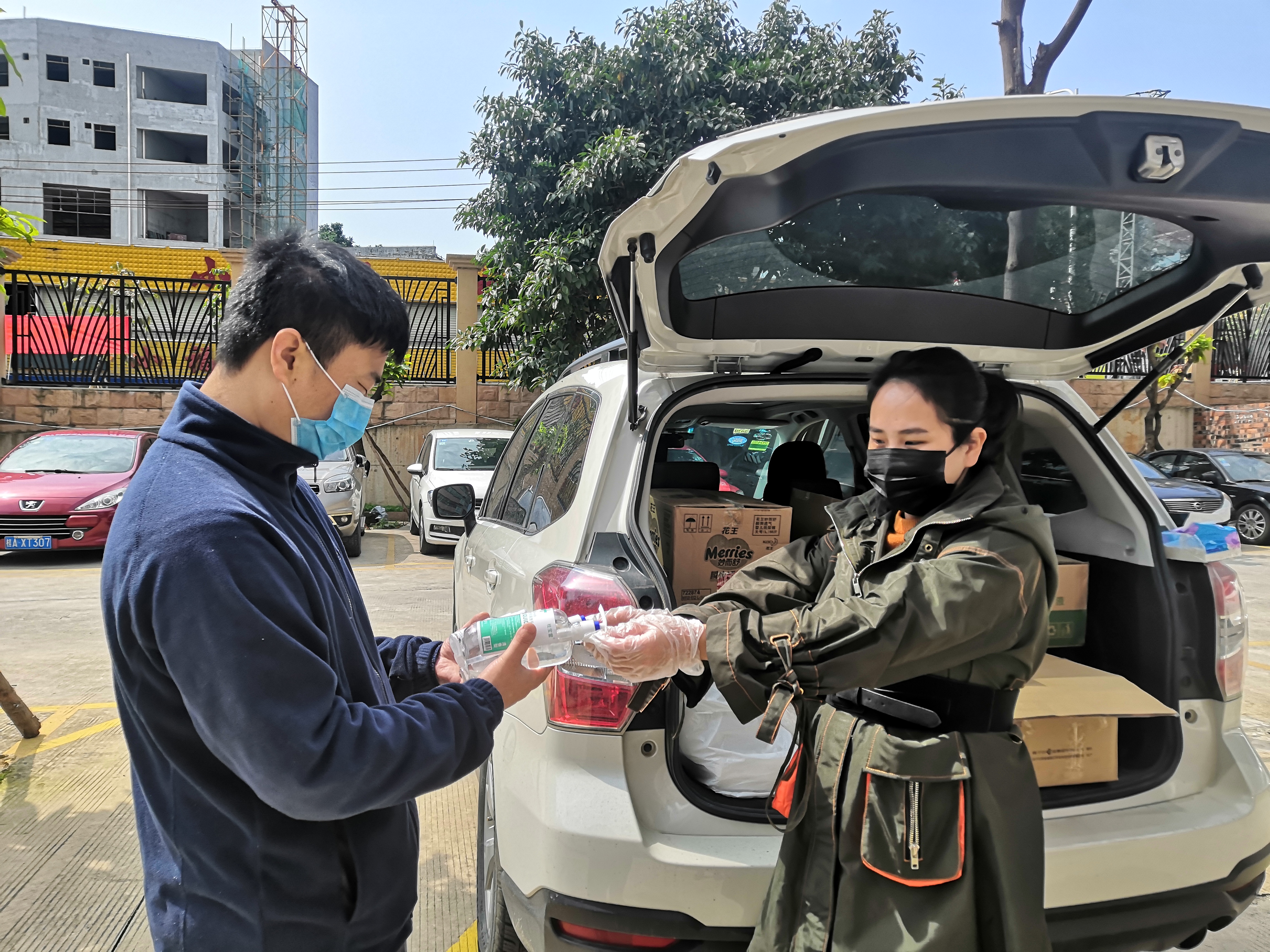 正在发放团购的防护物资