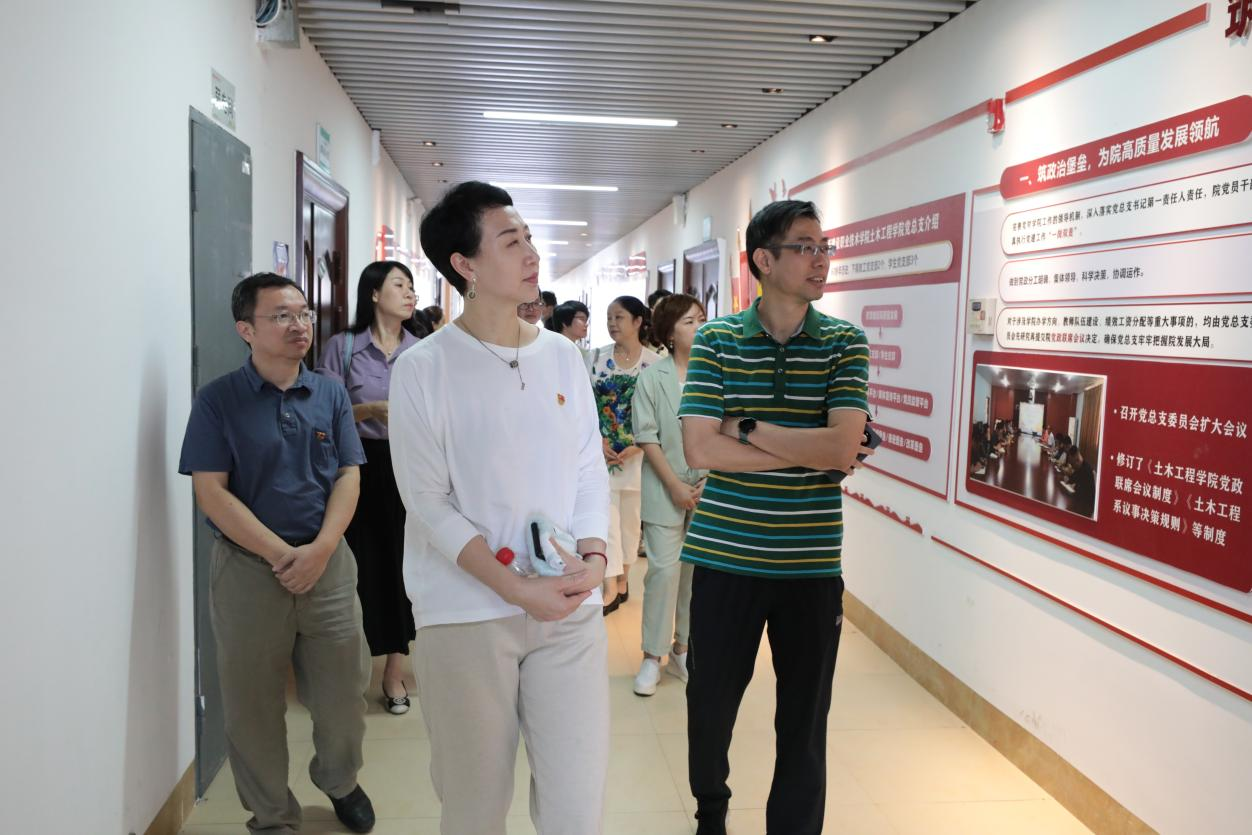 现场参观伟德国际官网全国样板院系土木工程学院