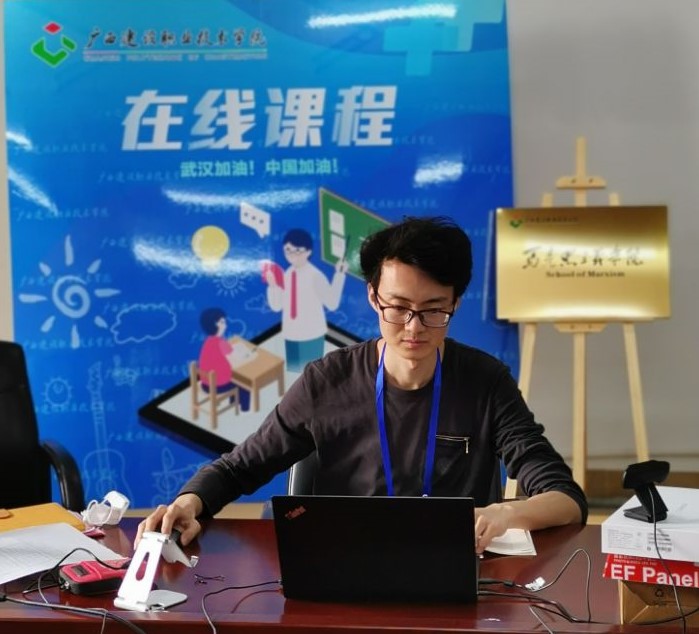 伟德国际官网思政课教师参加集体备课会并做好前期准备工作