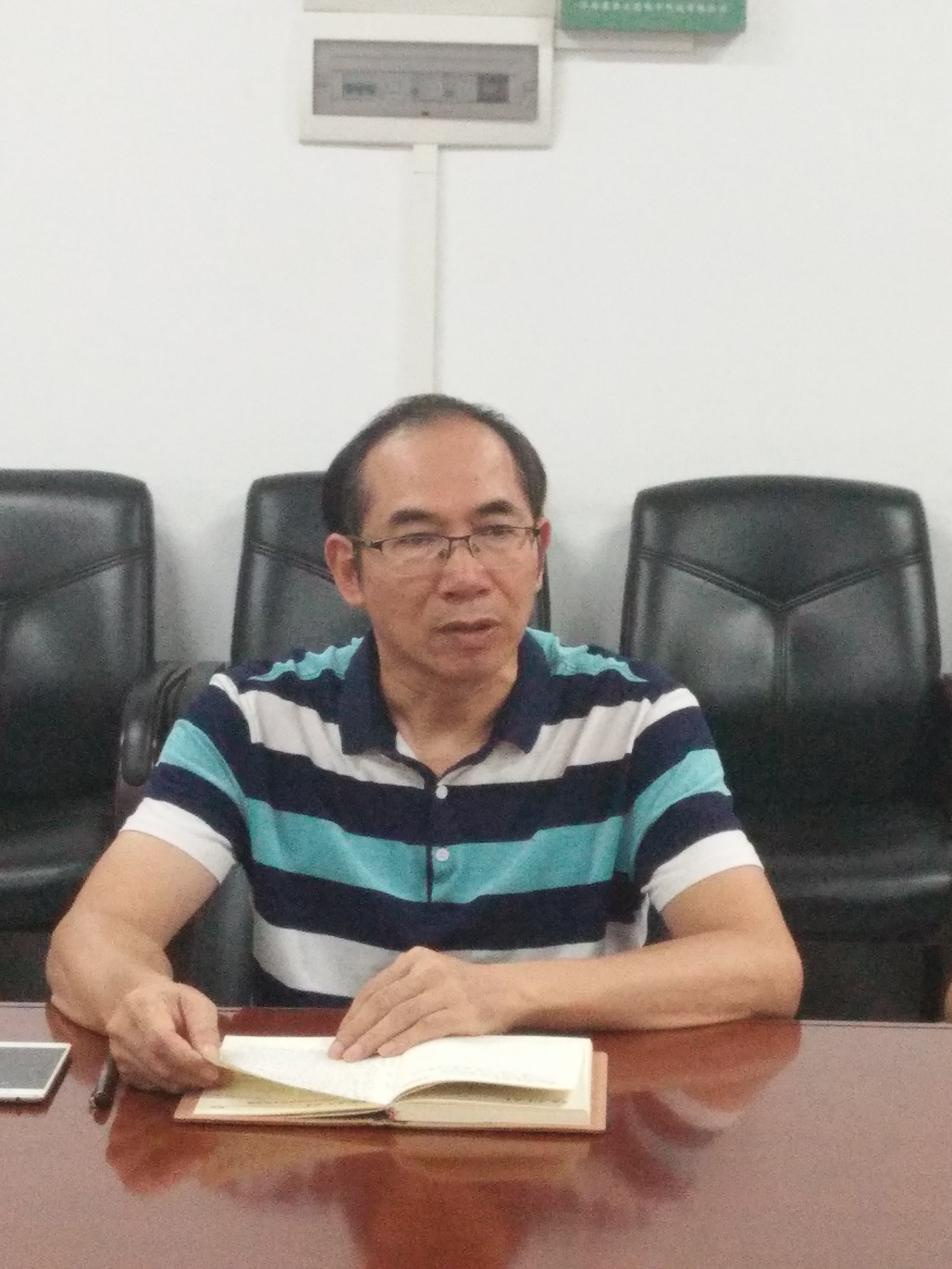 支部党员梁春崇做主题研讨发言