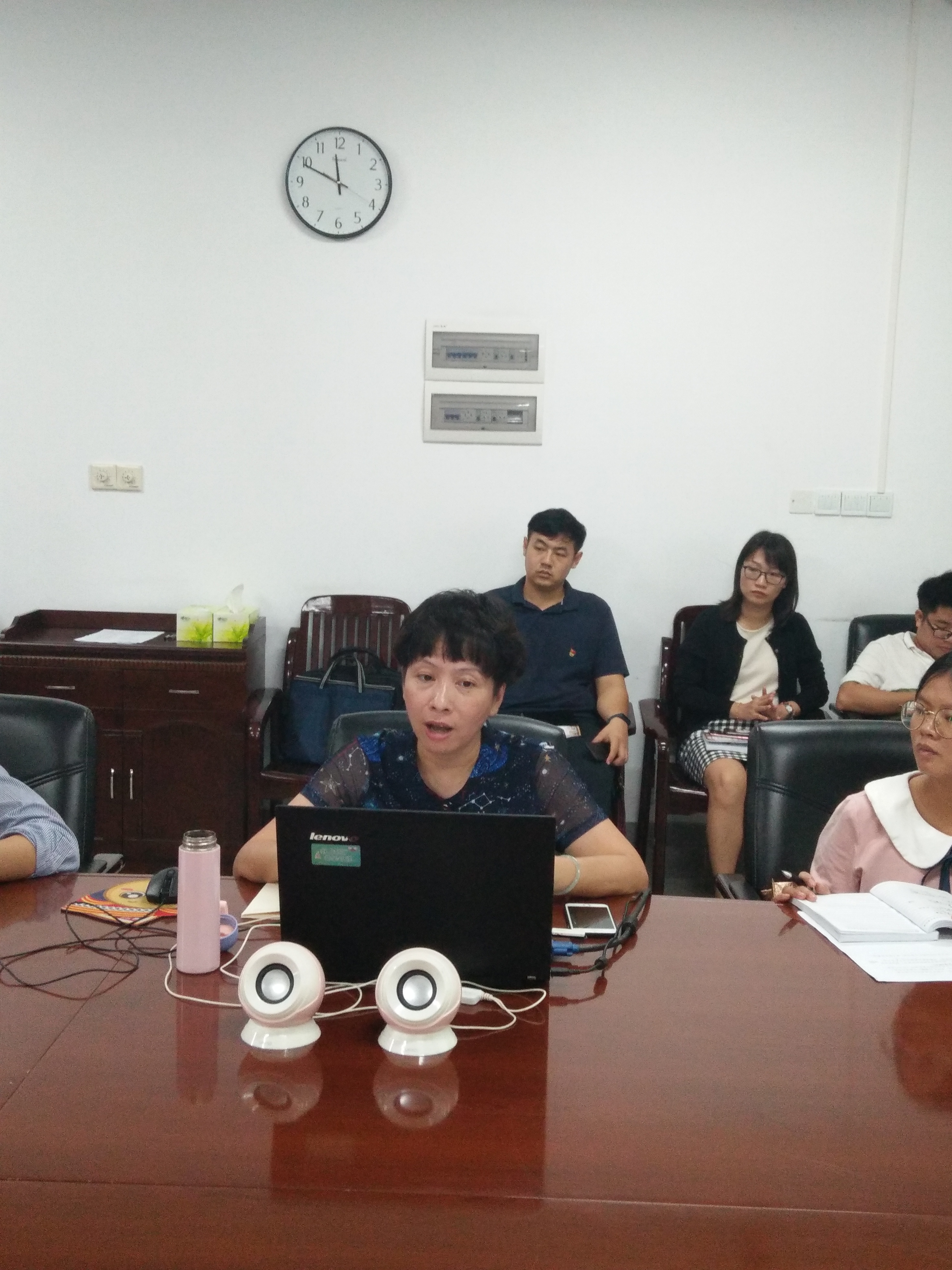 支部书记周舟讲授专题党课