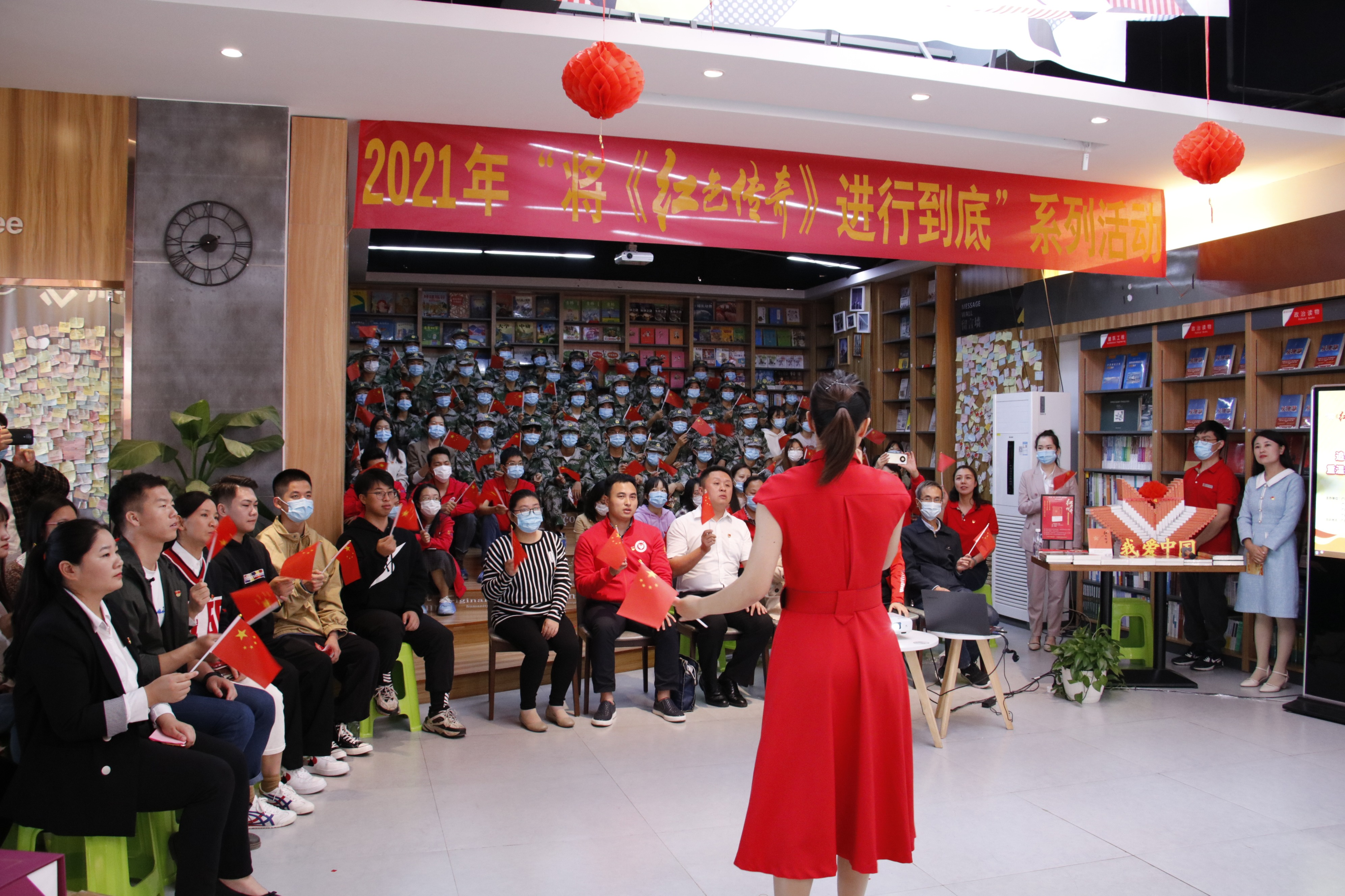 广西民族大学艺术学院声乐副教授钟丽娟深情献唱《我的祖国》